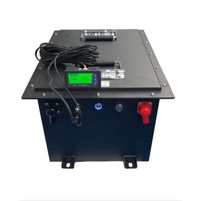 ซื้อ รถกอล์ฟ Lifepo4 กระแสไฟสูง 48V 100Ah 200A ชาร์จใหม่ได้พร้อมจอ LCD การผลิตออนไลน์